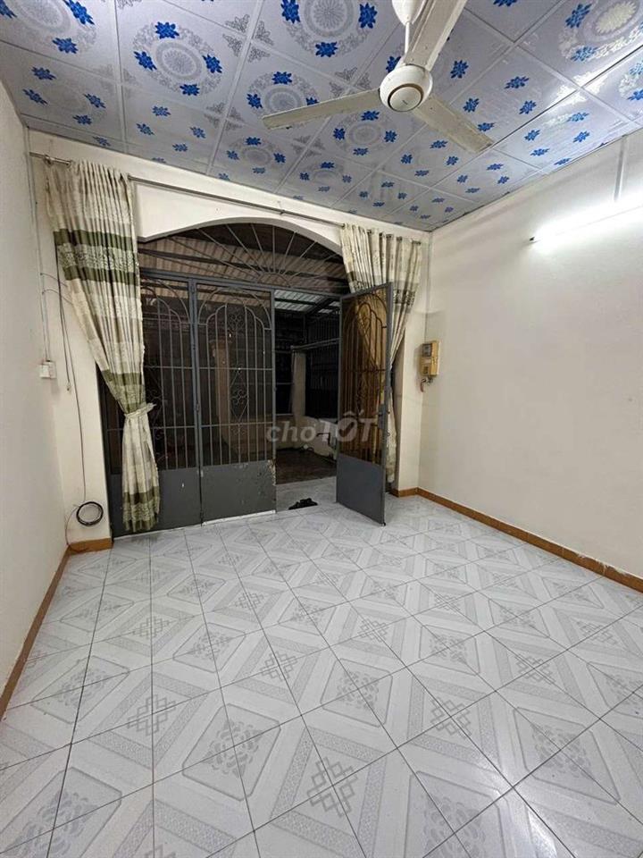 Nhà 1/ Phan Văn Hớn Vô Xíu, Đường Xe Hơi