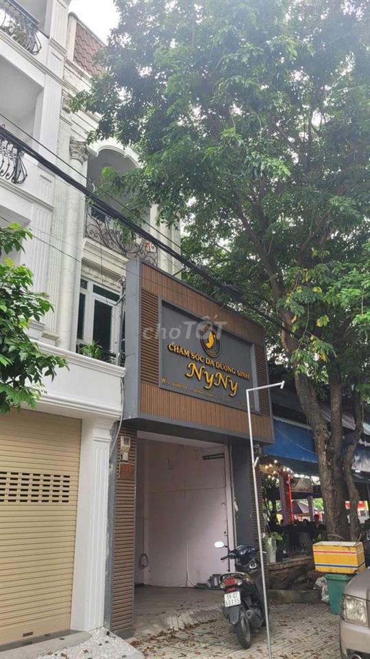 Nhà Đẹp Đối Diện Công Viên An Sương