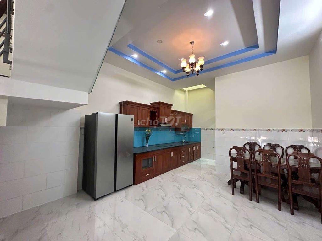 Chính Chủ Gửi Bán Nhà Mặt Phố 76m2 , 3 Lầu , Vị Trí Vàng , 5.86.TL