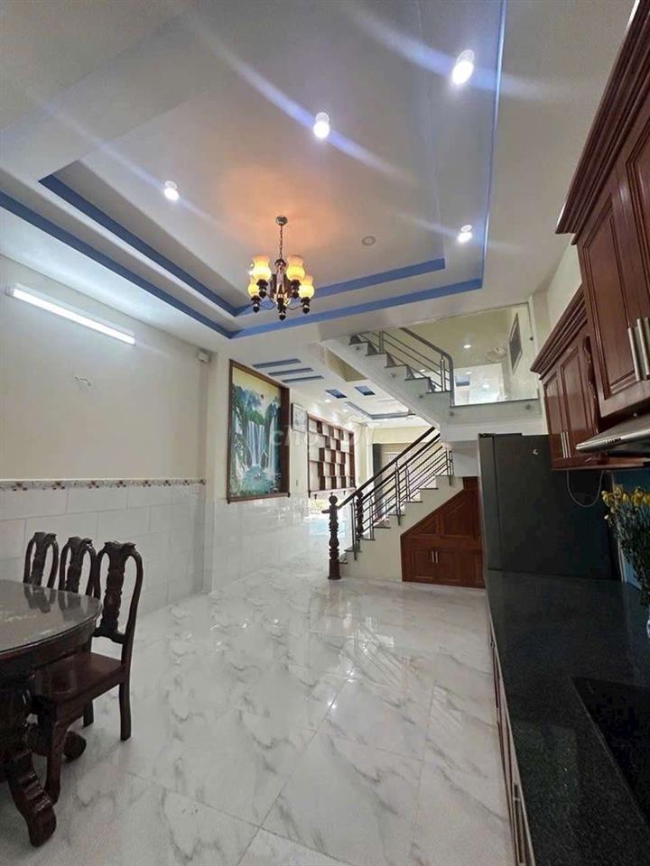Chính Chủ Gửi Bán Nhà Mặt Phố 76m2 , 3 Lầu , Vị Trí Vàng , 5.86.TL