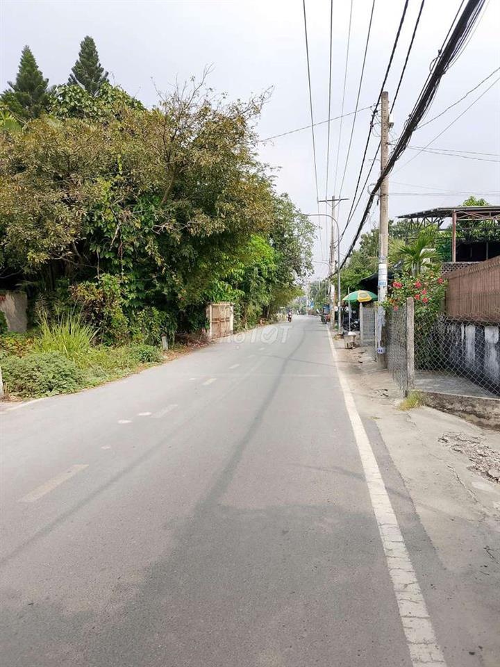 NHÀ MẶT TIỀN ĐƯỜNG , GẦN CHỢ, TRƯỜNG HỌC, TRẠM Y TẾ, ỦY BAN,...