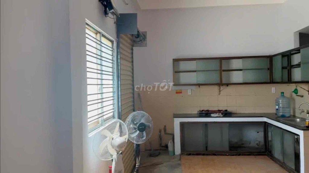 Cho thuê nhà Mặt tiền Bà Điểm, đường nhựa xe tải lưu thông