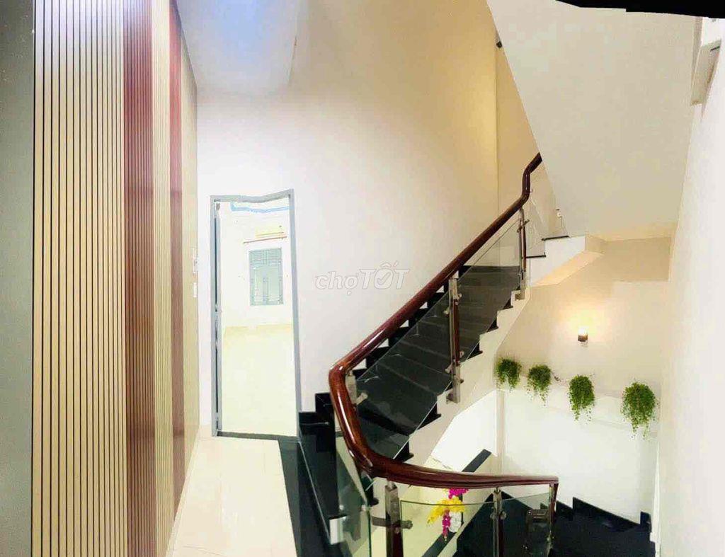 🏠. Bà Điểm , Bán nhà SHR giá 5 tỷ890tr tl .  🏠. Dt : 4 x16m , xây 1 tr
