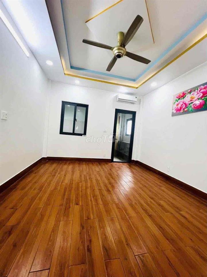 🏠. Bà Điểm , Bán nhà SHR giá 5 tỷ890tr tl .  🏠. Dt : 4 x16m , xây 1 tr