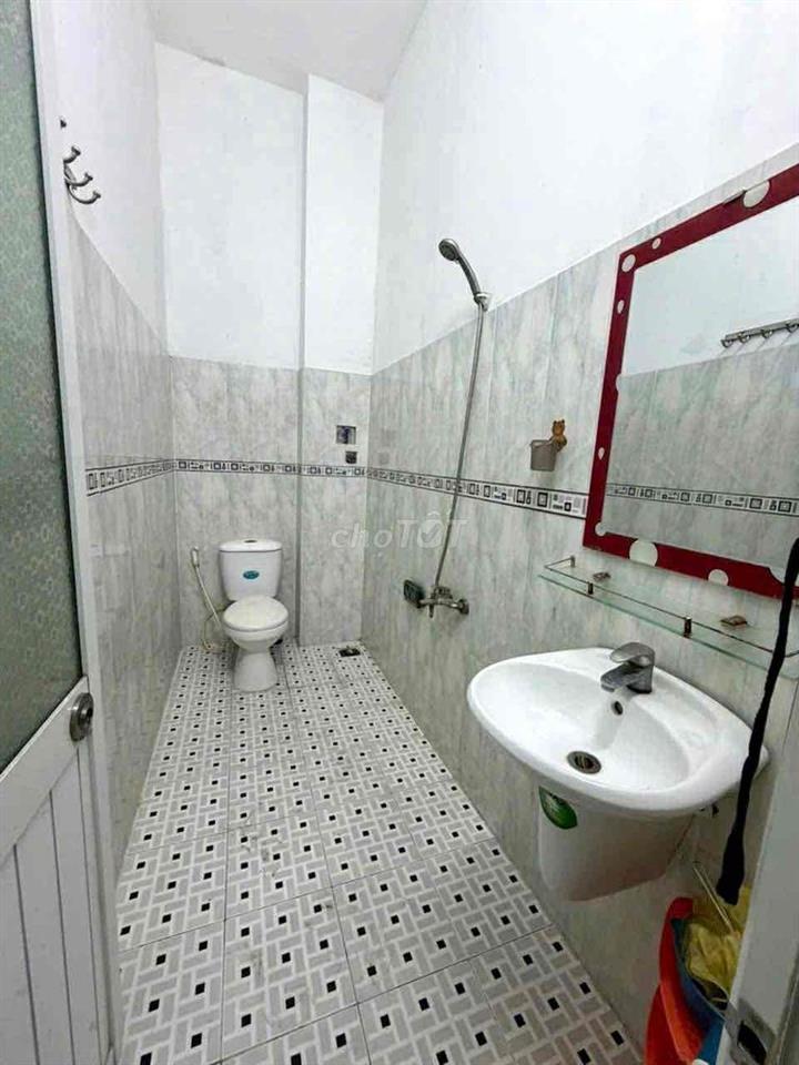 cho thuê nhà bà điểm - Diện tích: 5x16m - Kết cấu: trệt 1 lầu