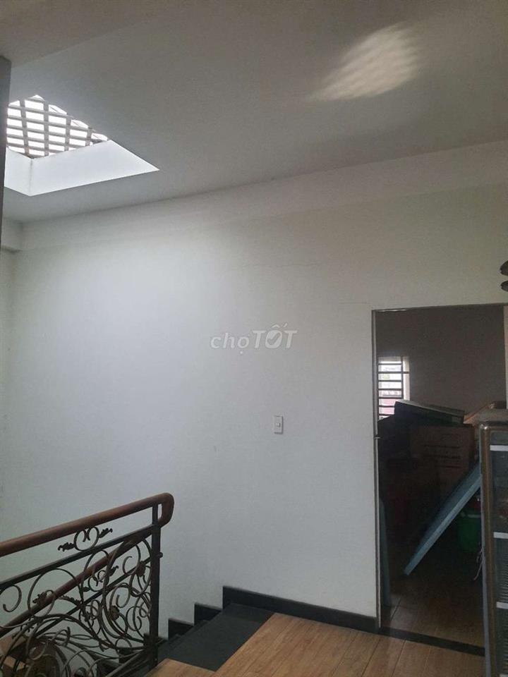 Bán nhà mặt tiền đường nhựa , 3 lầu 5x20m