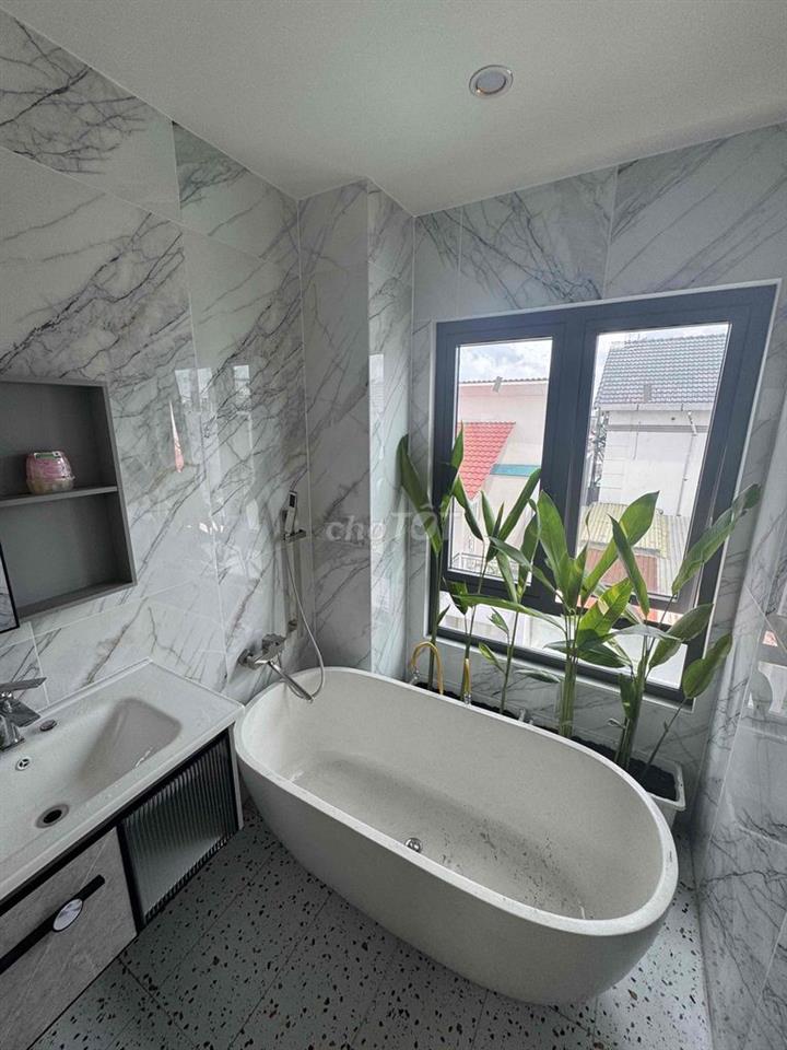 TOÀ NHÀ MỚI