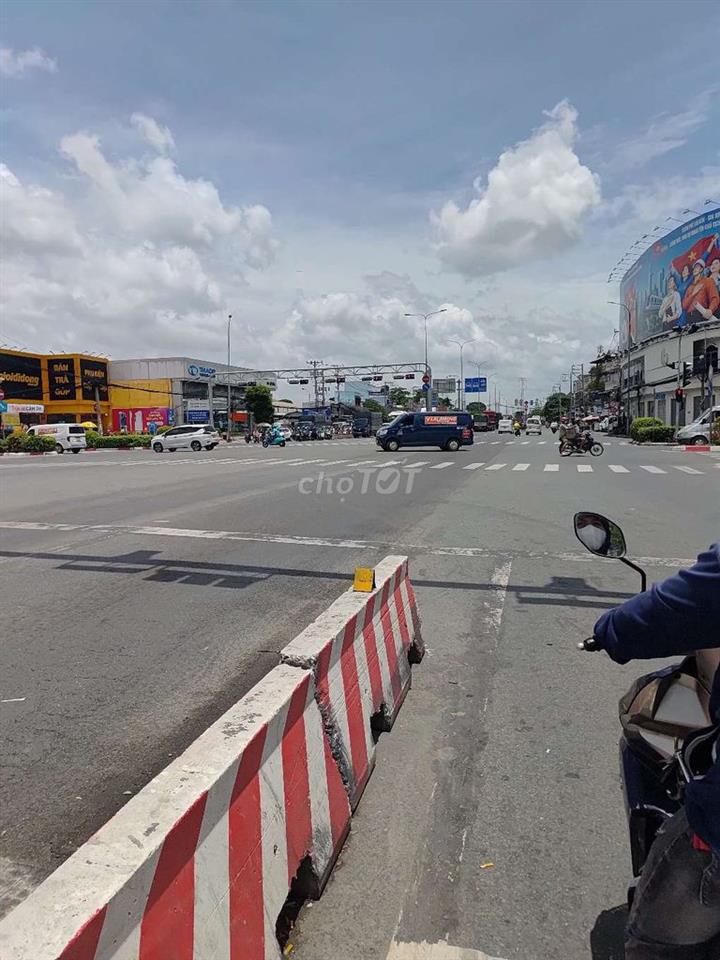 60M2, HẼM XE TẢI, NGAY QL1A, PHAN VĂN HỚN, BÀ ĐIỂM