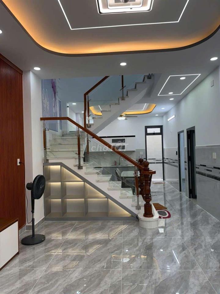nhà sổ hồng mới xây 5 phòng ngủ  ngang 8