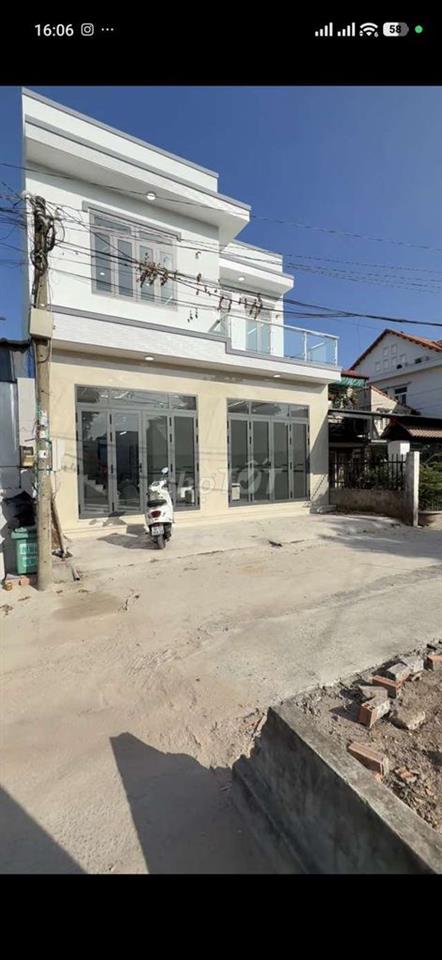 nhà sổ hồng mới xây 5 phòng ngủ  ngang 8