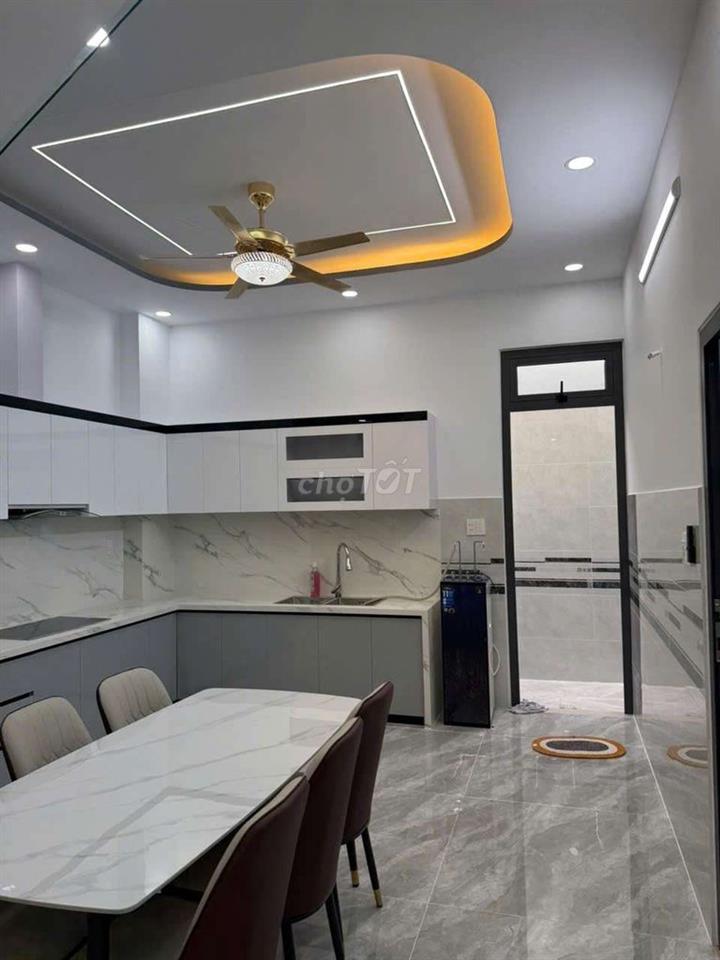 nhà sổ hồng mới xây 5 phòng ngủ  ngang 8