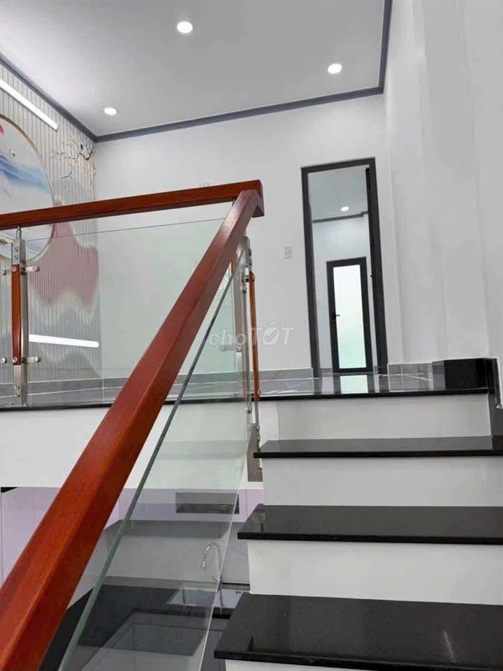 Nhà đúc mới sổ hồng khu dân cư snag tên