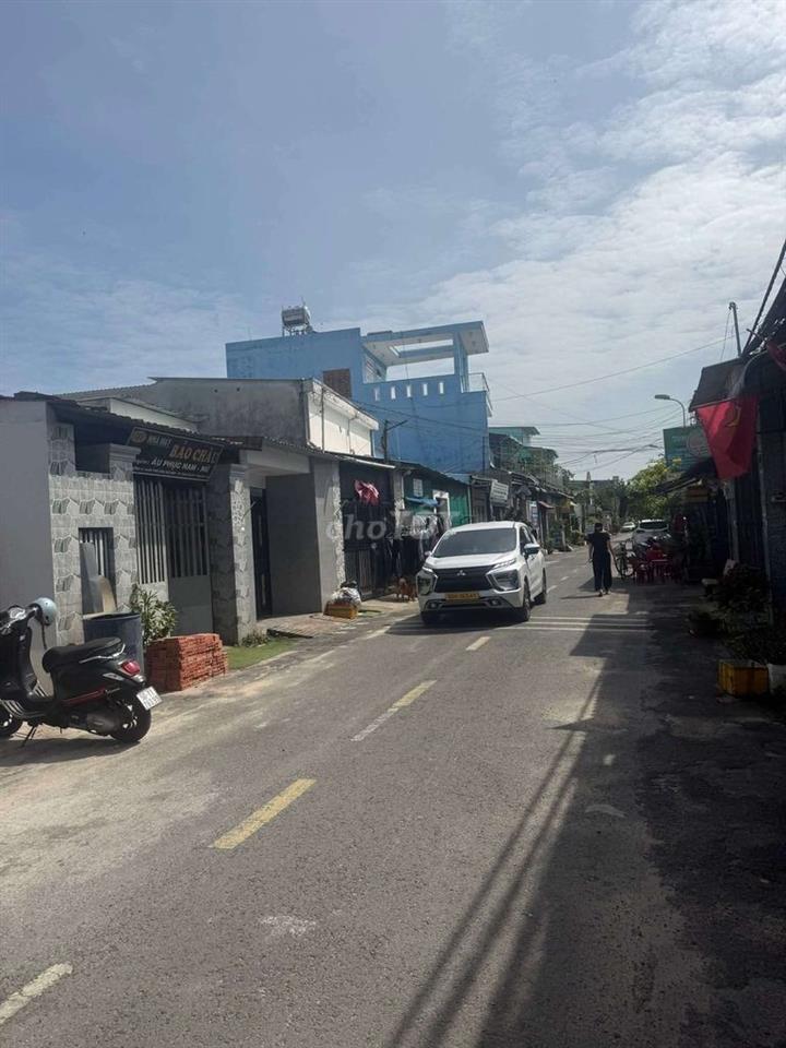 Nhà mới hoàn thiện sổ hồng riêng mặt tiền 