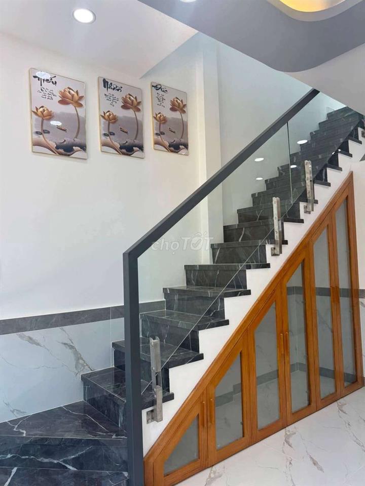 Nhà bà điểm mới hoàn thiện cao cấp sổ hồng