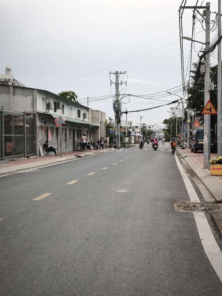 nhà mới hoàn thiện diện tích rộng khu dân cư