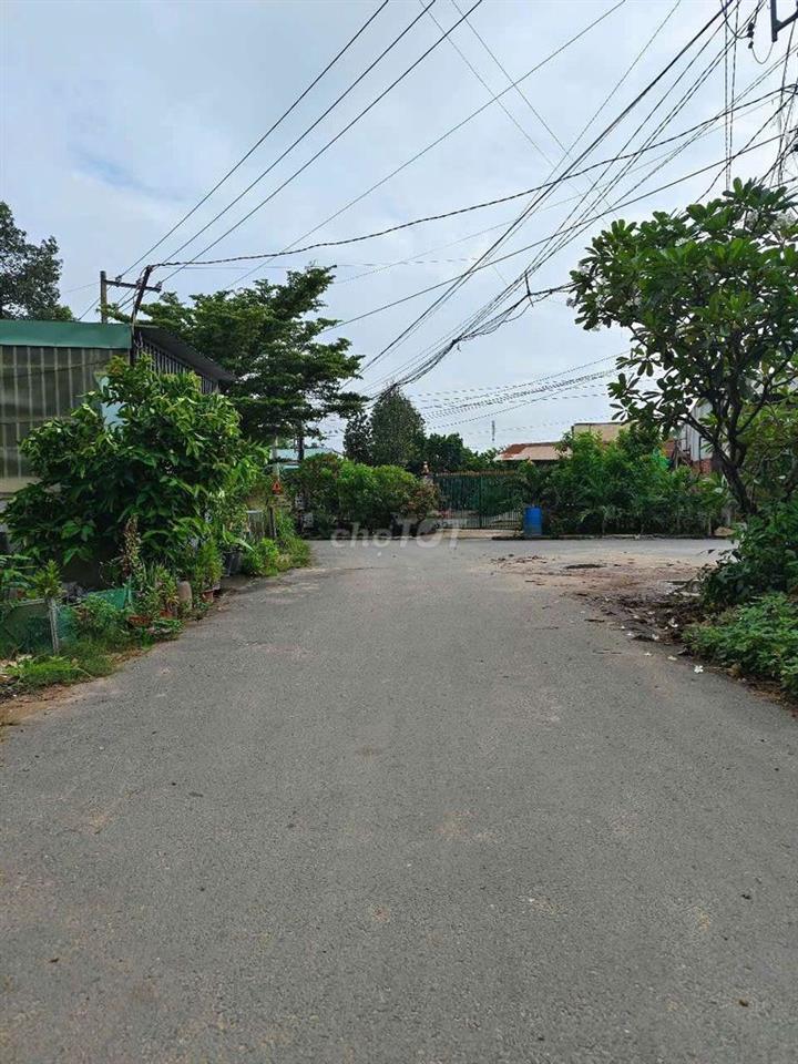 Chính chủ cân bán đất mặt tiền chợ bến lớn