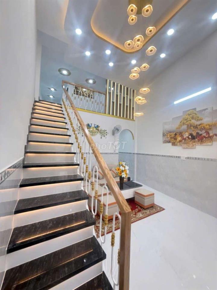 Nhà mới hiện đại ngày chợ đường thông