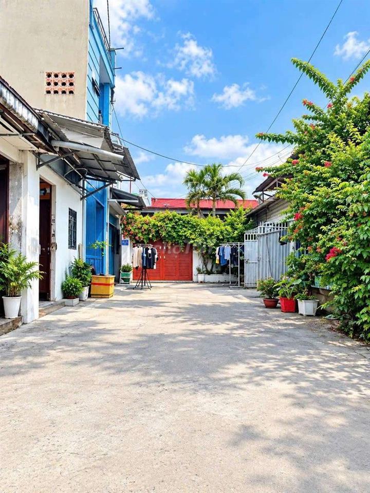Nhà mới hiện đại ngày chợ đường thông