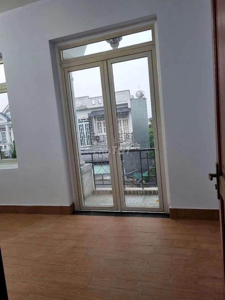 Nhà đường nhựa khu dân cư đúc lầu