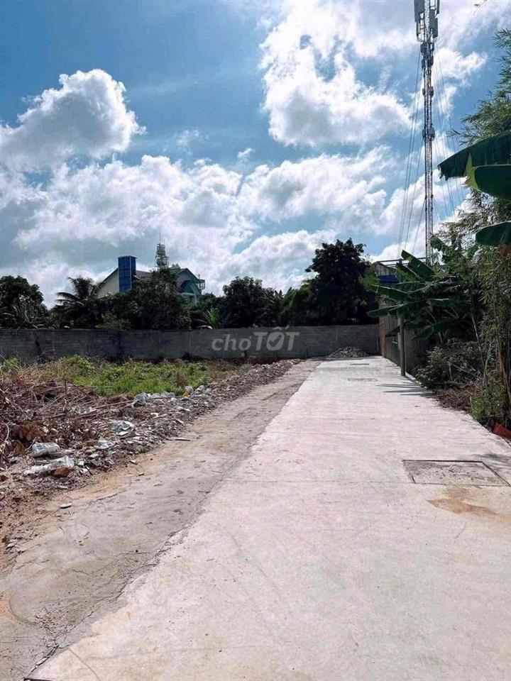 Hàng F0 ngay Lý Thường Kiệt, Thị Trấn Hóc Môn