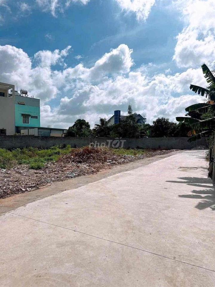Hàng F0 ngay Lý Thường Kiệt, Thị Trấn Hóc Môn