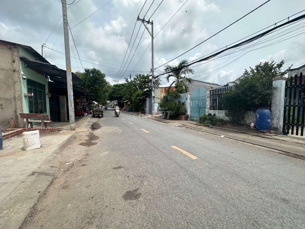Đất mặt tiền kính doanh