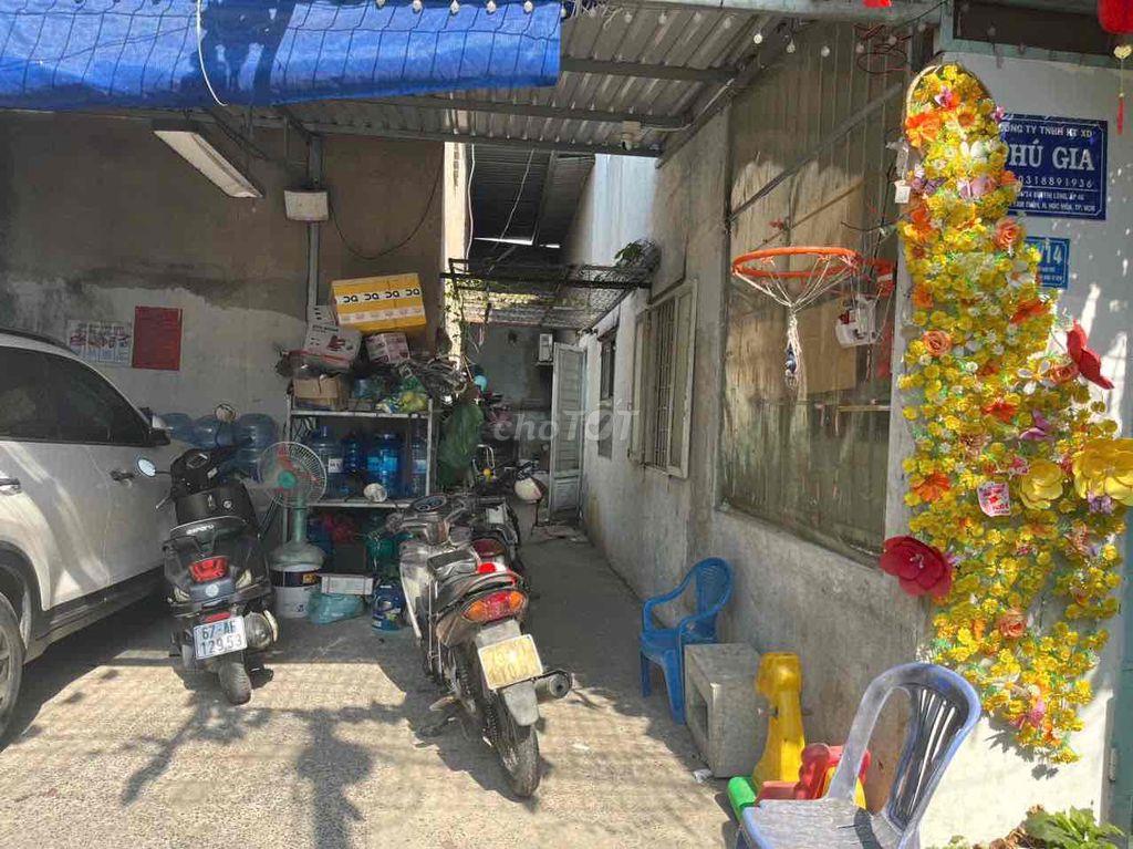 bán khu nhà trọ 3 dãy thu nhập ổn định có thể chia thành 3 lô