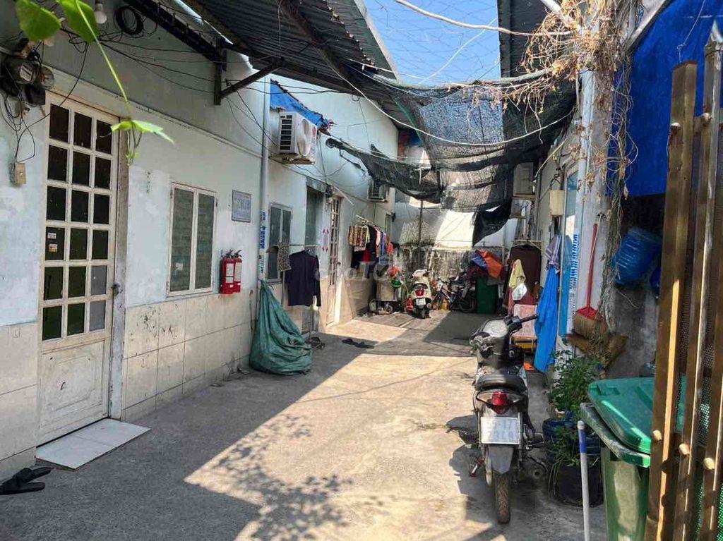 bán khu nhà trọ 3 dãy thu nhập ổn định có thể chia thành 3 lô