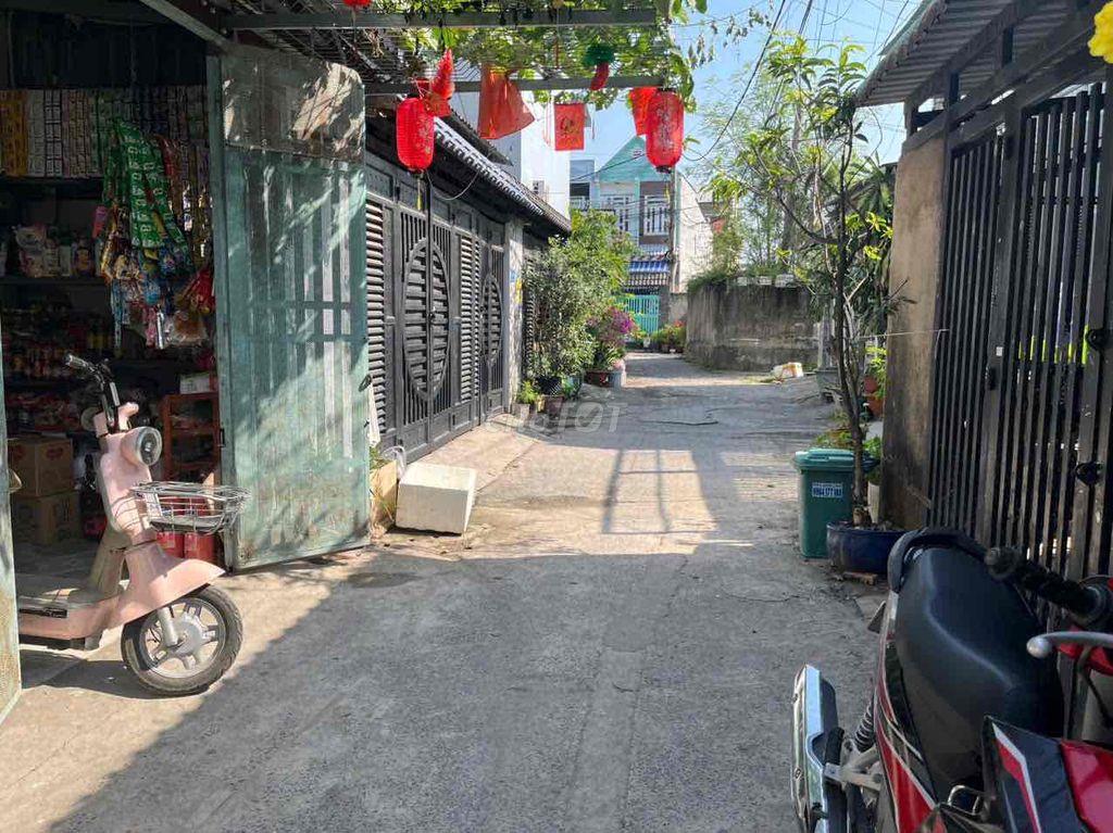 bán khu nhà trọ 3 dãy thu nhập ổn định có thể chia thành 3 lô