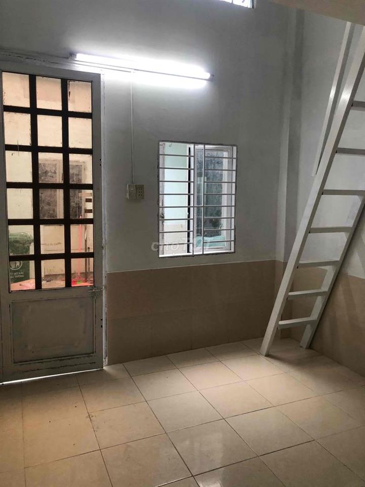 phòng trọ rộng rãi thoáng mát gần chợ hóc môn