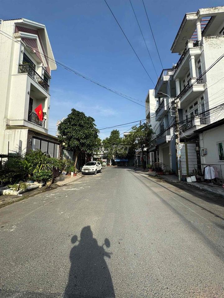 6tỷ7, nhà 2 mặt đường 12m, gần chợ Bà Điểm