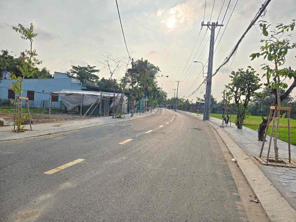 Đất trồng cây 8400. Mt nhựa nhì bình 15. Đất đẹp như bức tranh . Giá 7