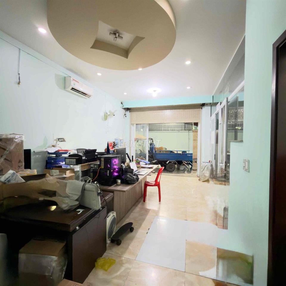 Cần bán gấp nhà Hiện đang cho thuê