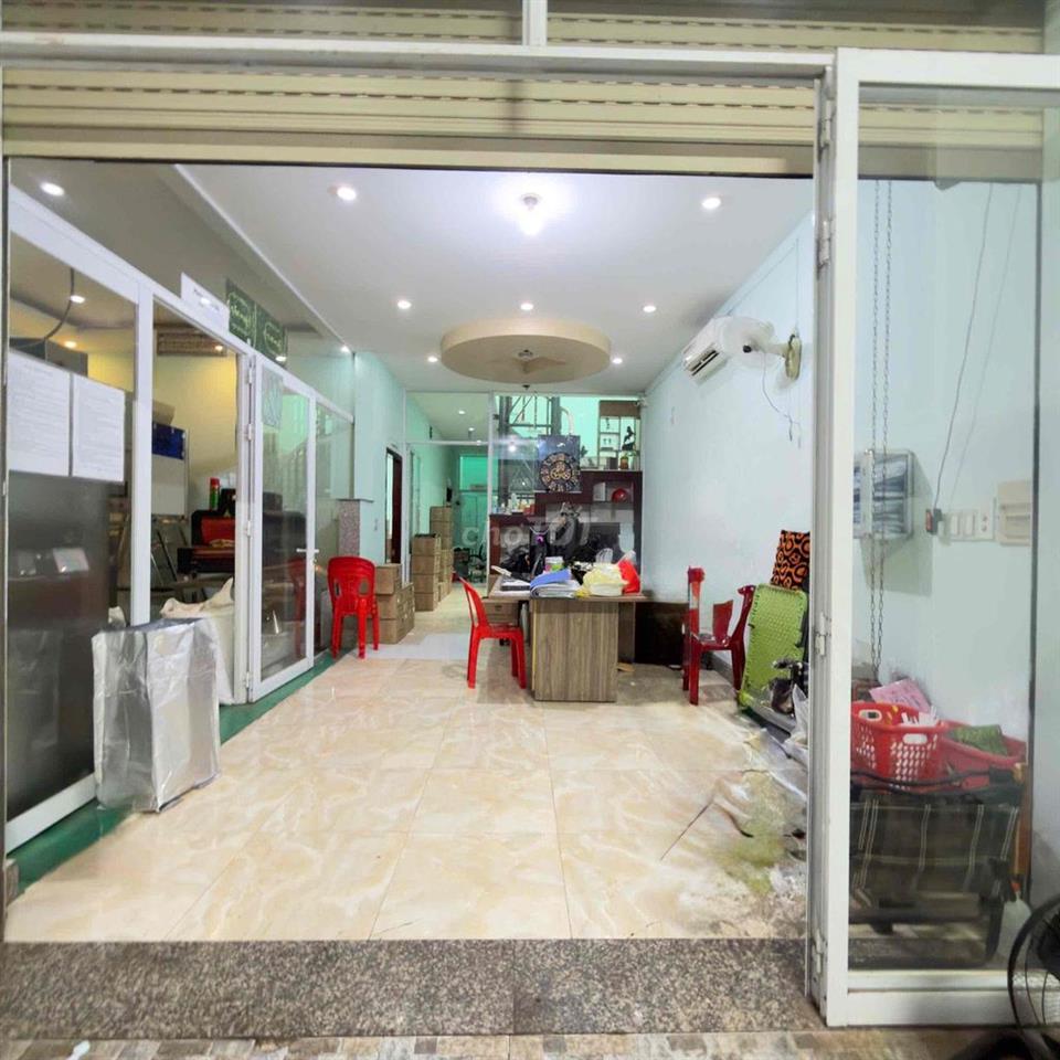 Cần bán gấp nhà Hiện đang cho thuê