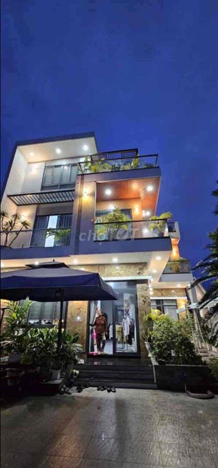SIÊU BIỆT THỰ STYLE CHÂU ÂU HƠN 300m2 CHỢ XTT HÓC MÔN