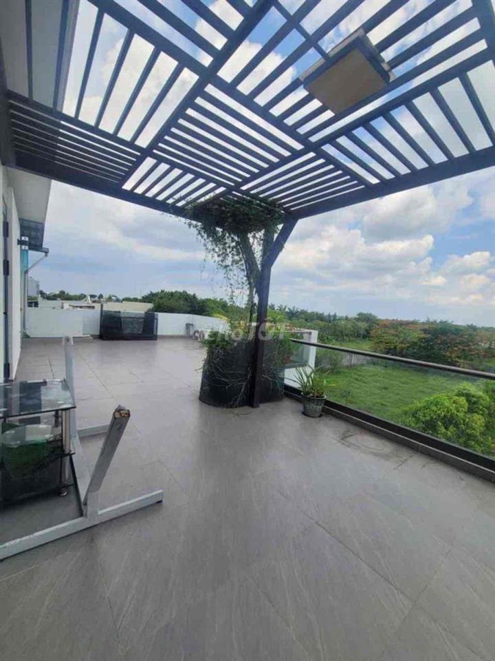 SIÊU BIỆT THỰ STYLE CHÂU ÂU HƠN 300m2 CHỢ XTT HÓC MÔN