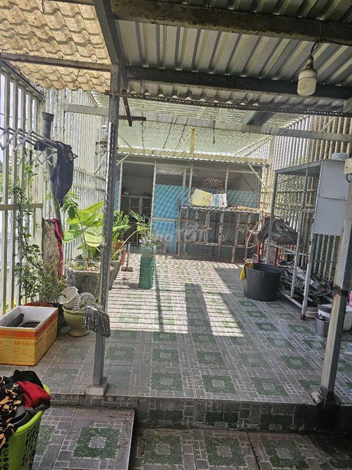 Cần bán nhà mặt tiền Song Hành, hóc môn