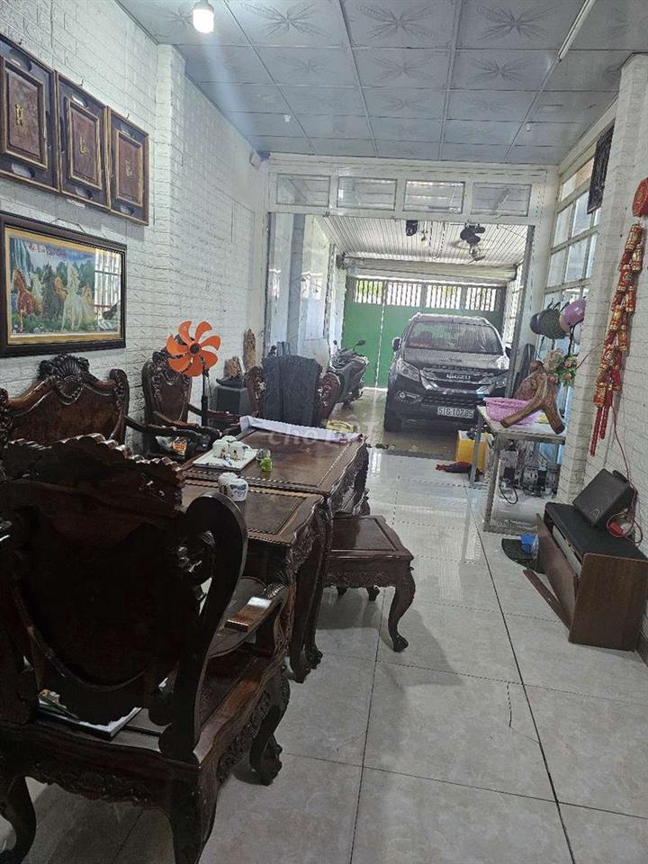 Cần bán nhà mặt tiền Song Hành, hóc môn