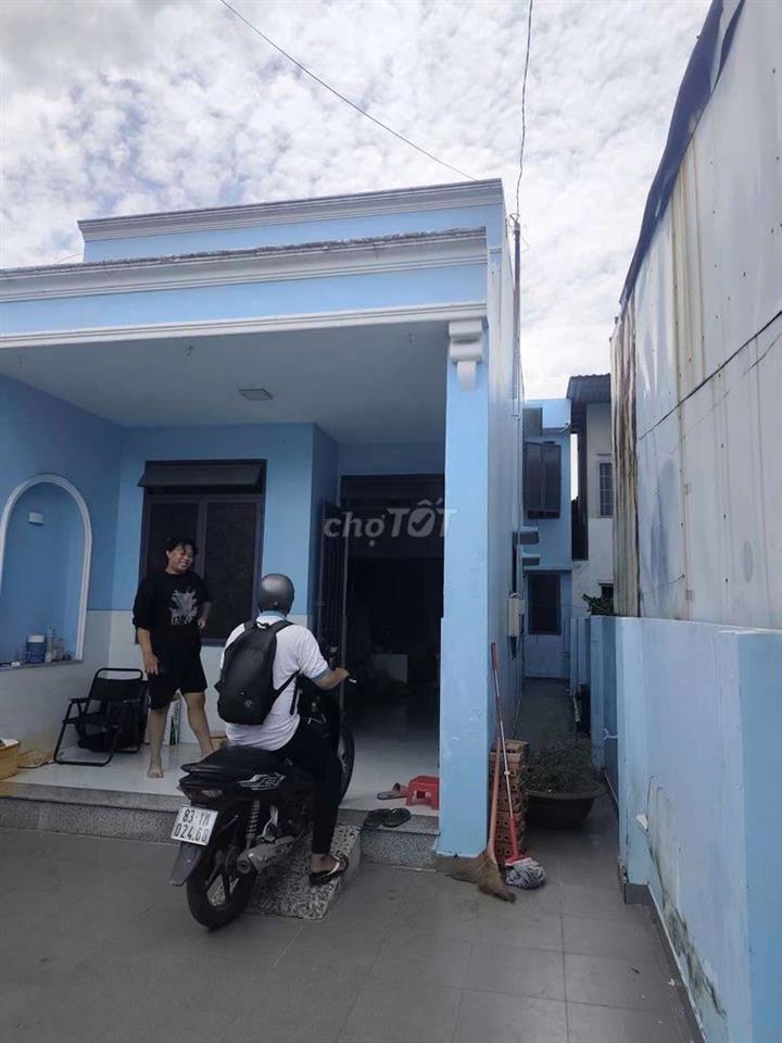 nhà mặt tiền 