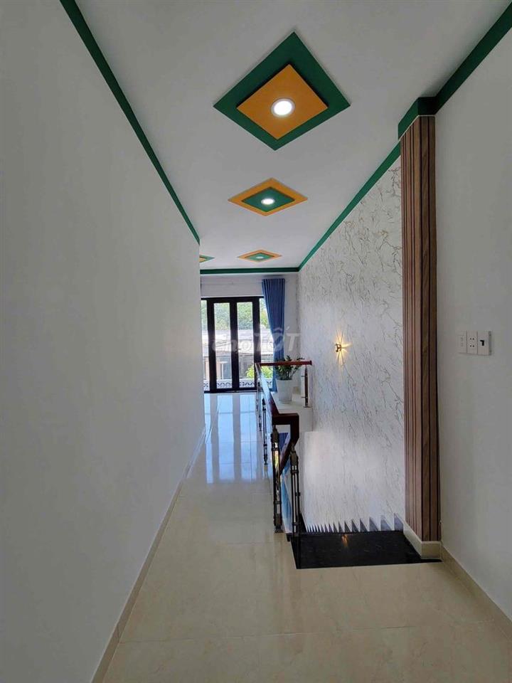 Nhà 1 trệt 1 lầu vị trí nằm ngay trung tâm ngã ba mỹ hạnh