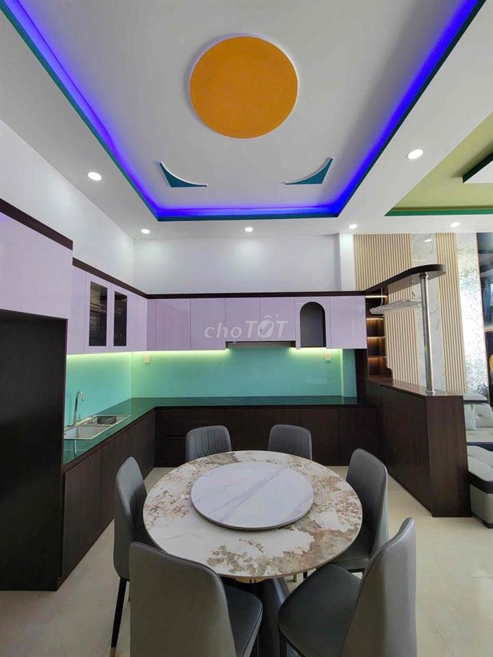 Nhà 1 trệt 1 lầu vị trí nằm ngay trung tâm ngã ba mỹ hạnh