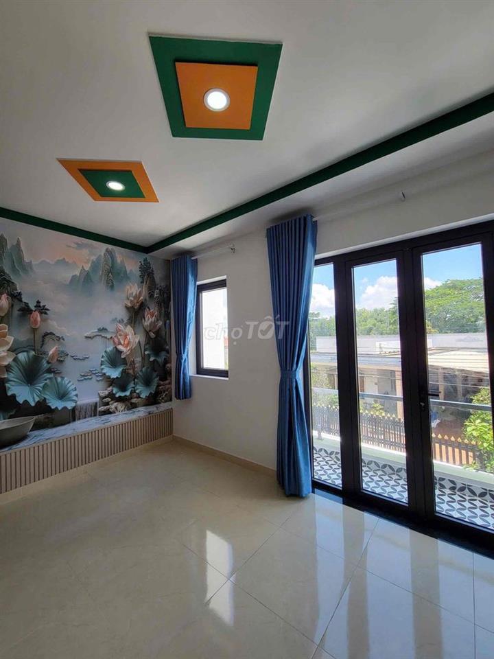 Nhà 1 trệt 1 lầu vị trí nằm ngay trung tâm ngã ba mỹ hạnh