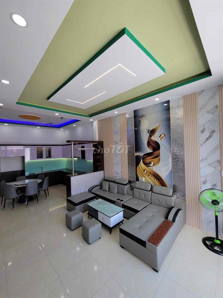 Nhà 1 trệt 1 lầu vị trí nằm ngay trung tâm ngã ba mỹ hạnh