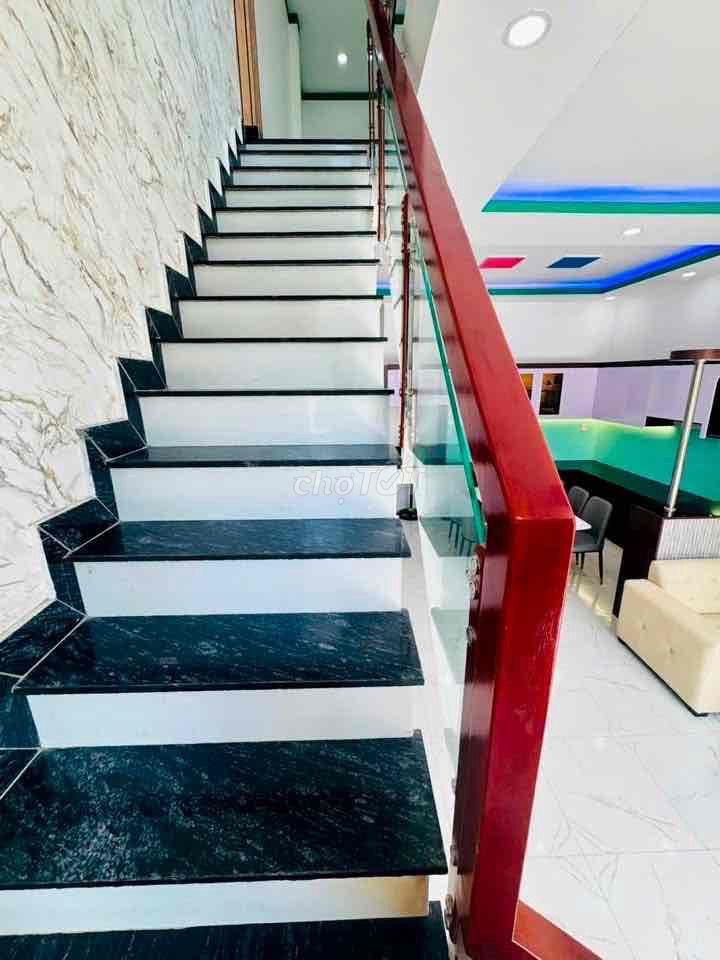 Nhà Phố Hiện Đại Ngay Trung Tâm Đã Hoàn Công