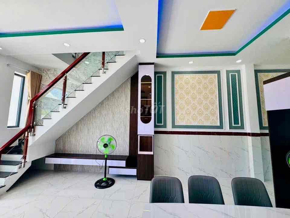 Nhà Phố Hiện Đại Ngay Trung Tâm Đã Hoàn Công