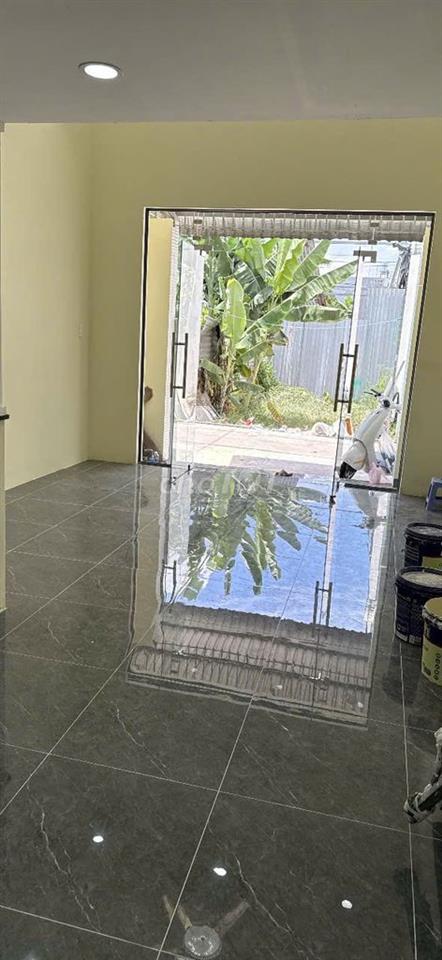 Bán nhà đẹp ở hóc môn ,  vô ở luôn , giá 2 tỷ còn thương lượng