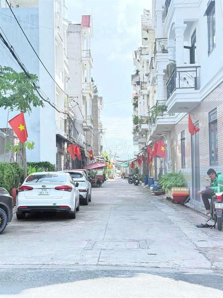 Nhà C4 gác lửng 3PN , 2WC Nguyễn Ảnh Thủ . HXH 6m Q12
