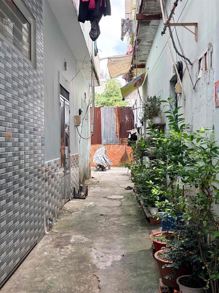 nhà bán ngay ngã tư trung chánh. hóc môn