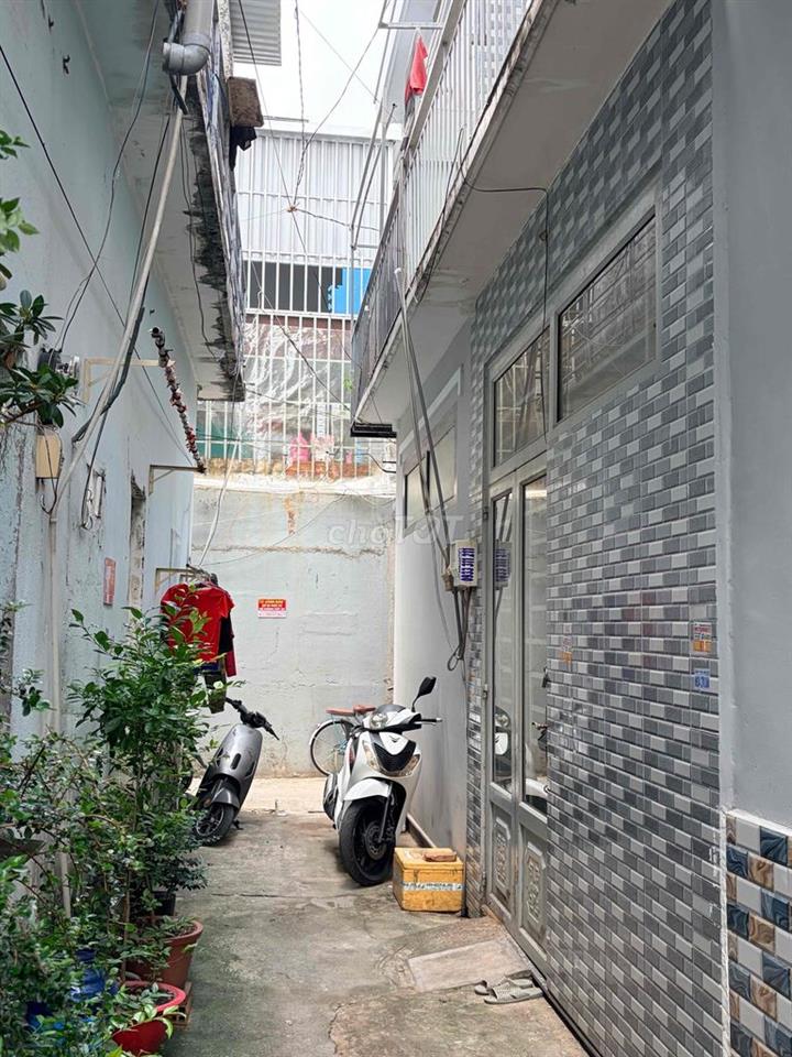 nhà bán ngay ngã tư trung chánh. hóc môn