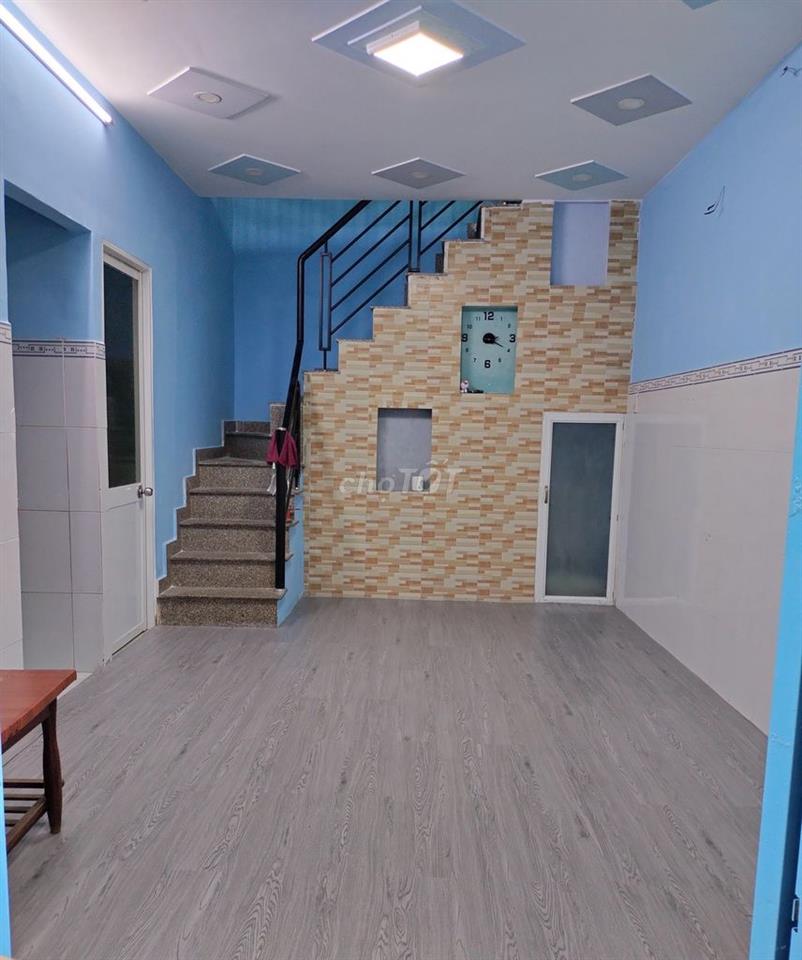 Về quê bán gấp nhà 3 phòng ngủ gần chợ Hóc Môn